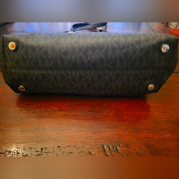 Michael Kors Monogram Tote - Picture 2 of 8